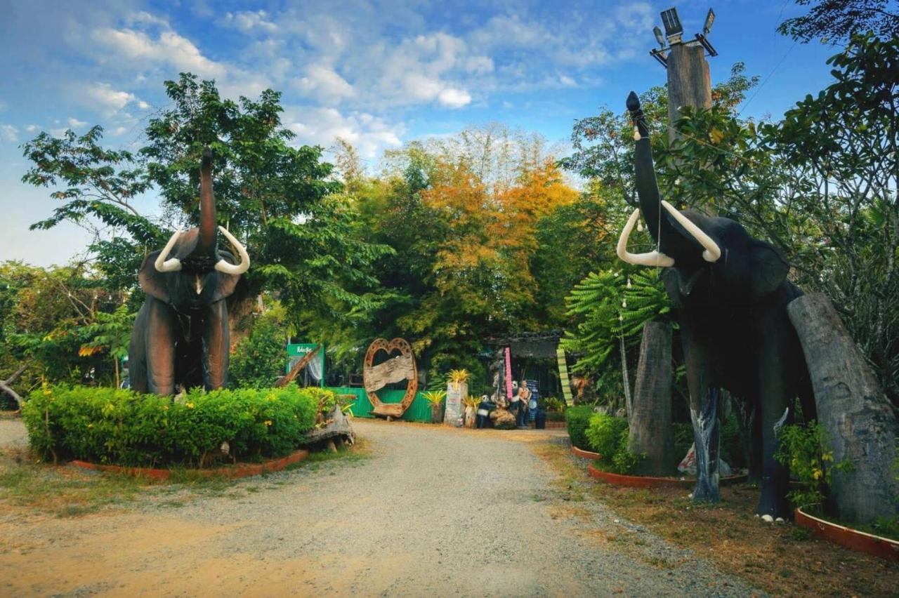 Denchai City Resort เด่นชัยซิตี้ รีสอร์ท Пхрэ Экстерьер фото